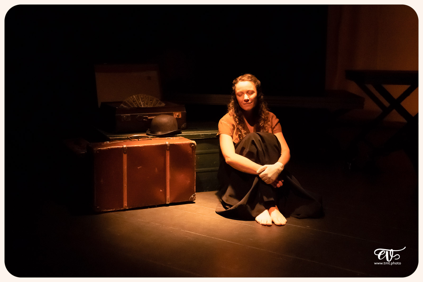 LA MESNIE H. - UN JOUR D'ÉTÉ